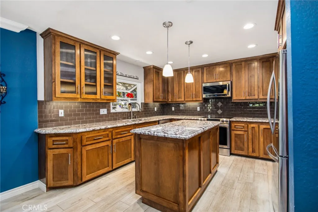 30201 Spray Drive, Canyon Lake, California 92587 home-pic-19